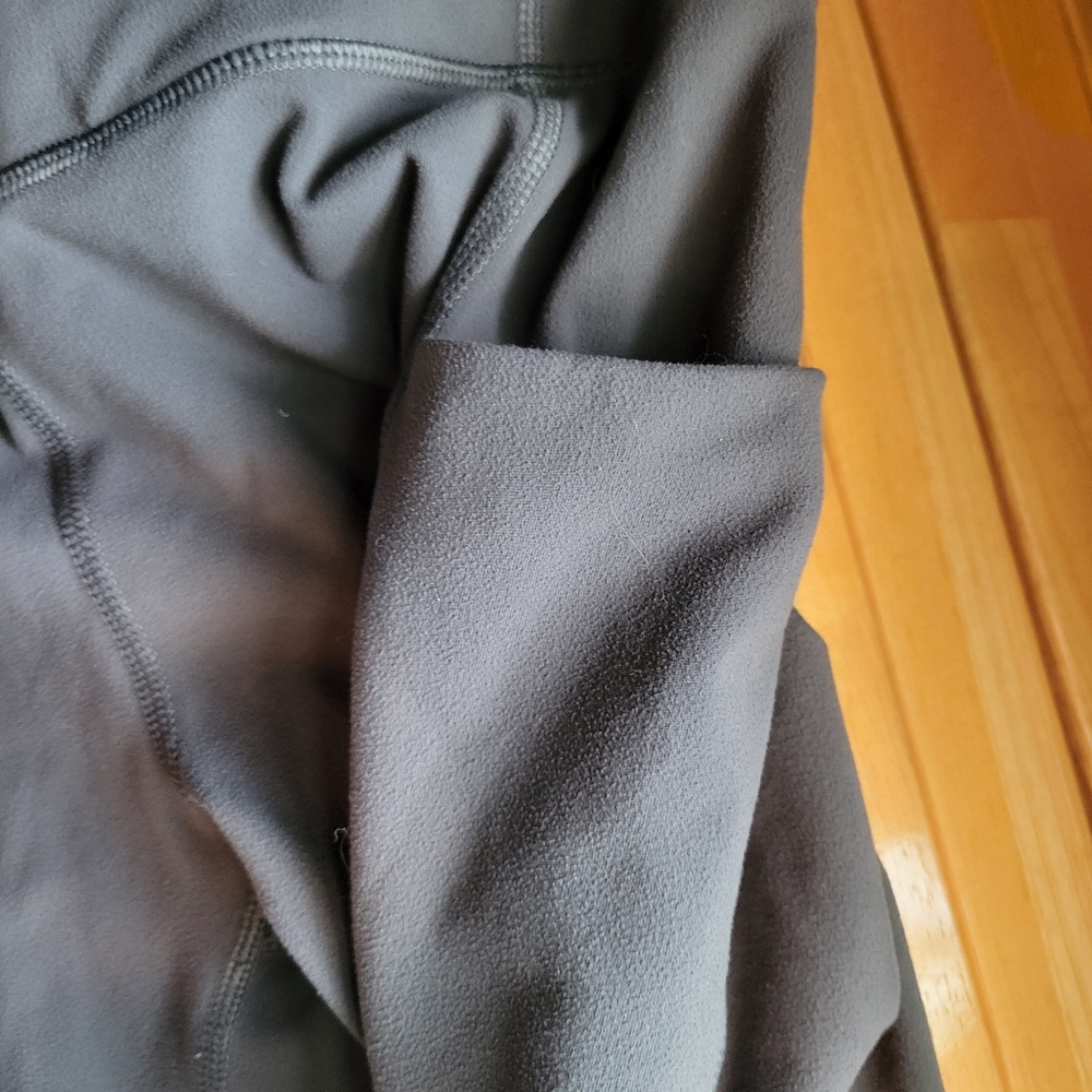 ๐๐3 for $15๐๐ Gray Leggings With Pockets - Picture 3 of 4